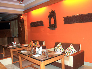 Una Comfort Nandini Hotel Mcleodganj Restaurant